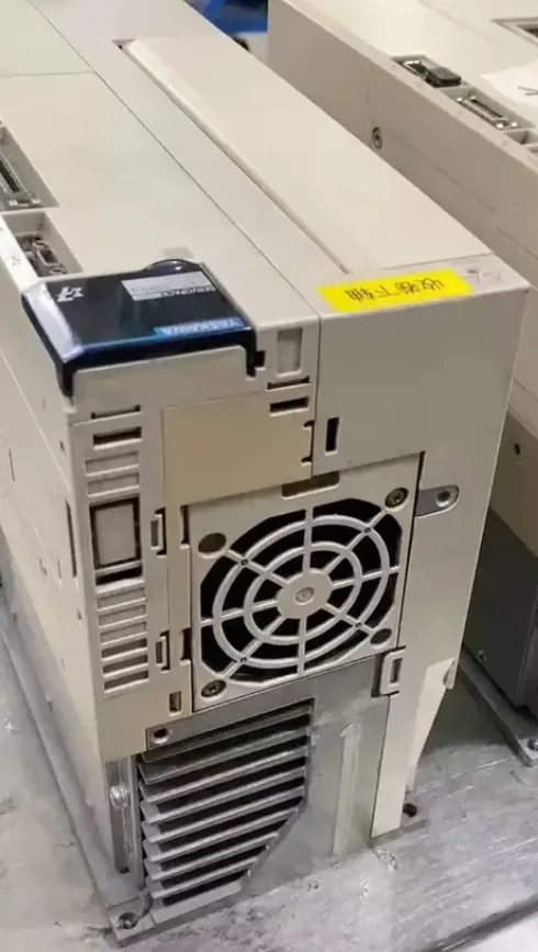 

SGD7S-330A00A002 Used Servo Drive，SGD7S 330A00A002 Servo Drive，Fast shipping