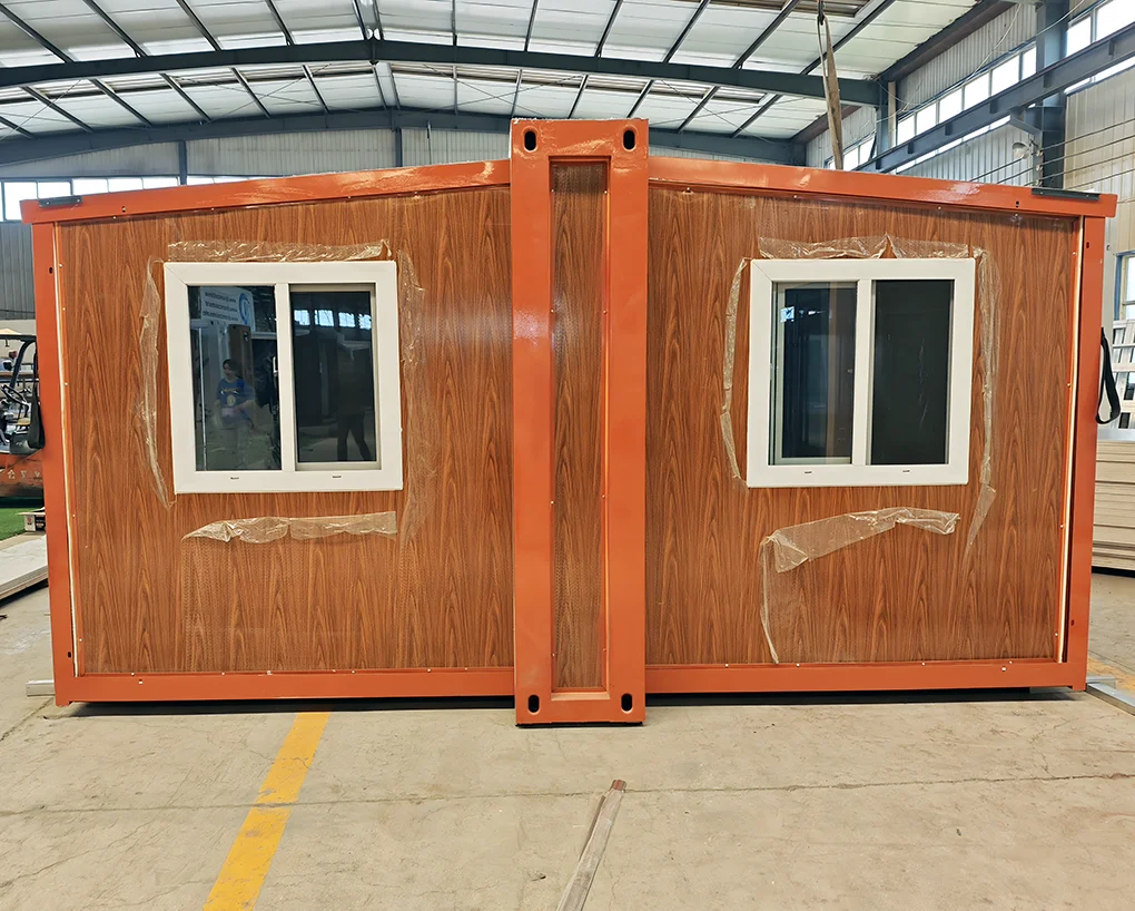 Low-cost mobile prefabricated portable living room weatherproof and expandable container room 20 feet prefabricated