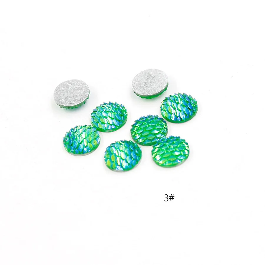 100 sztuk/partia Kolorowe zawieszki ze stali nierdzewnej w kształcie łusek syreny, okrągłe żywiczne charmsy do samodzielnego tworzenia naszyjników i biżuterii