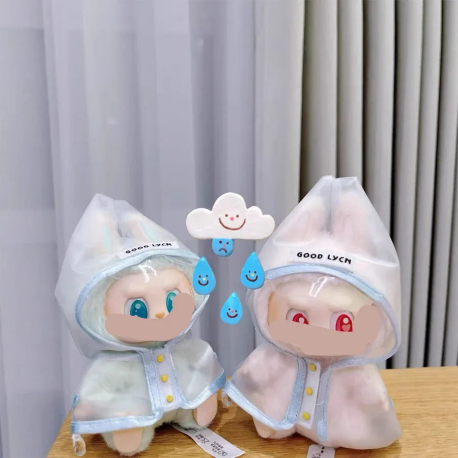 

Первые и второе поколение кукол Лабу, одежда универсального стиля.