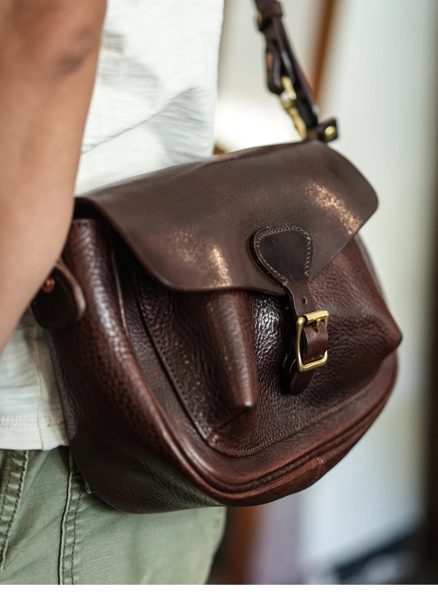 Handgefertigte Herren-Umhängetasche aus echtem Leder für Mode-Designer, Wochenend-, Alltags-, Arbeits- und Party-Luxus, aus Rindsleder der ersten Schicht – Detail 9
