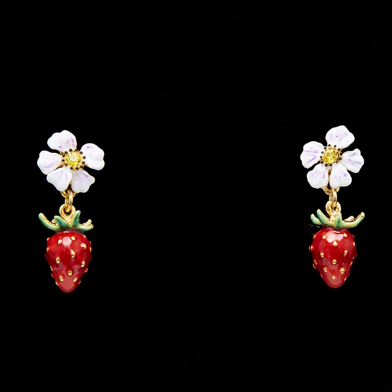 New Fashion Cute Handpainted Enamel Red Strawberry Charming Pendant Fairy Style Colored Glaze White Flower Accessories For Women