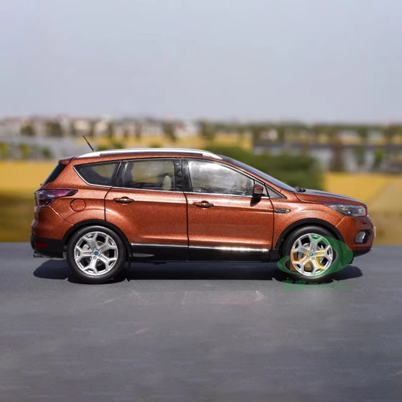 Original Diecast 1:18 Scale KUGA 2017 Alloy SUV Car Model Simulation Toy Finished Product Collection Gift Static Model Display