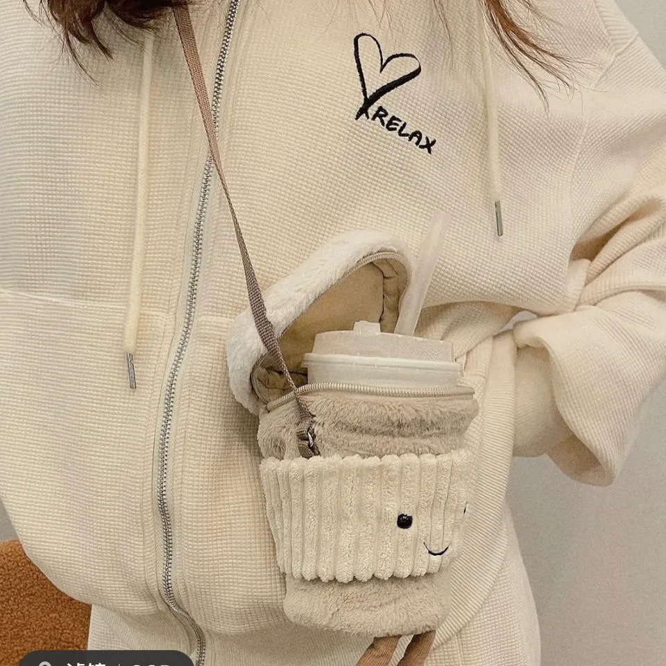 กระเป๋าสะพายข้างลายแก้วกาแฟสุดน่ารัก - กระเป๋าสะพายข้างตุ๊กตาขนนุ่มน้ำหนักเบาและเก็บความร้อนได้ดี ของขวัญเซอร์ไพรส์ กระเป๋าสะพายไหล่สำหรับกิจกรรมกลางแจ้ง