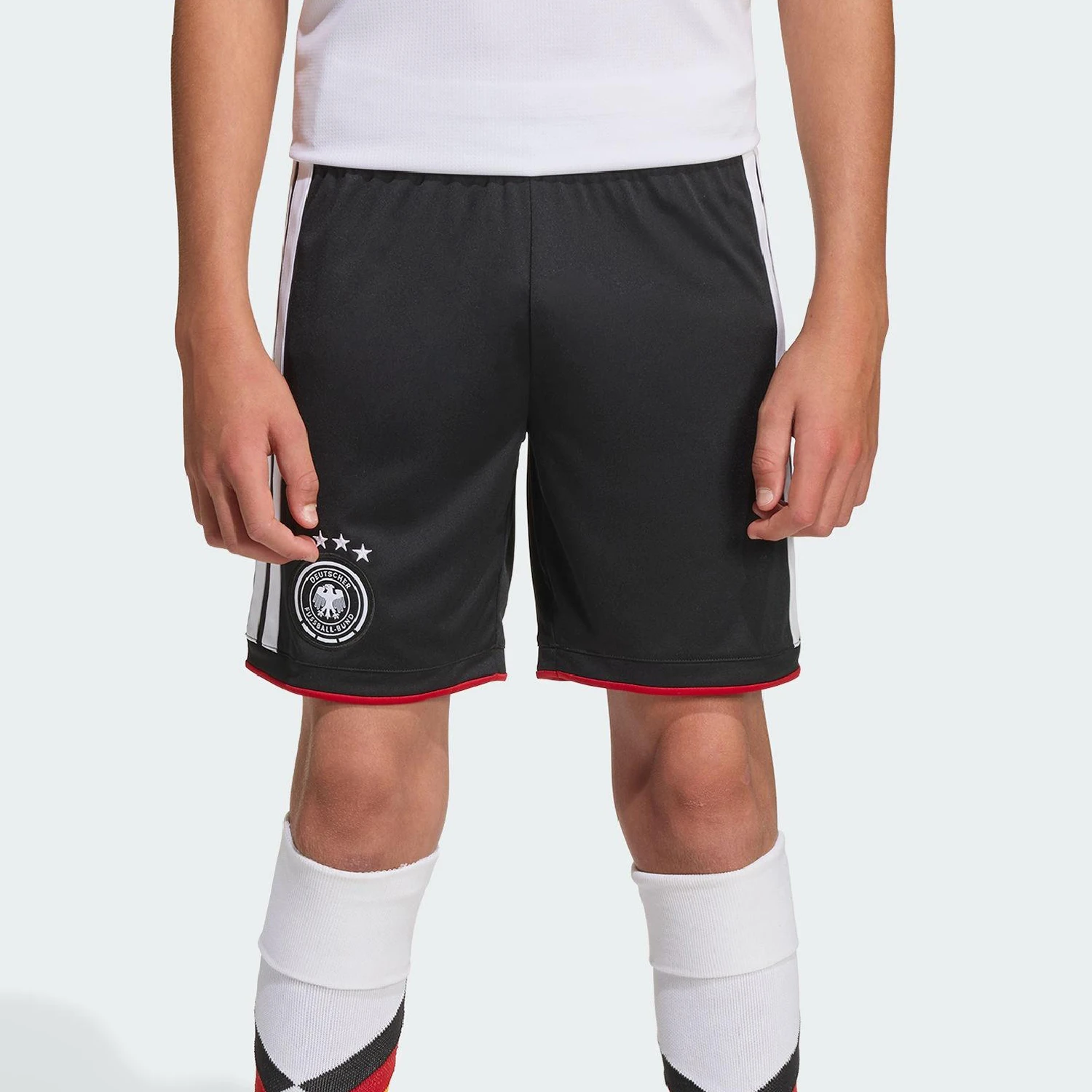 

Детские спортивные дышащие футбольные шорты Adidas Originals с эластичной резинкой на талии JZ4562