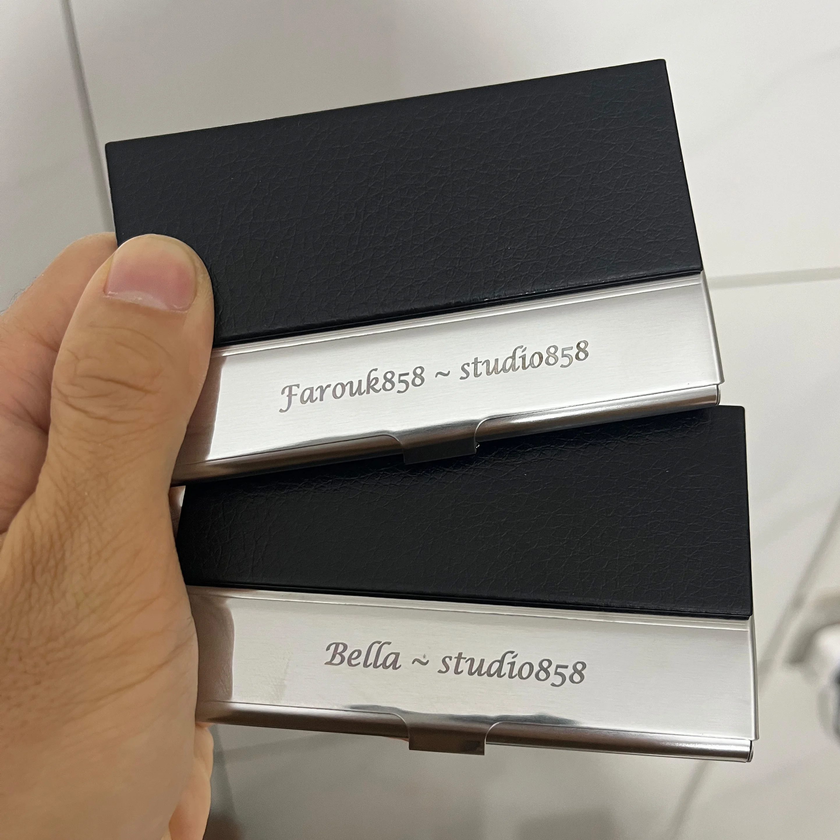 사용자 정의 명함 홀더 남자 비즈니스 크리 에이 티브 금속 모노그램 로고 드롭 배송과 사용자 정의 명함 홀더