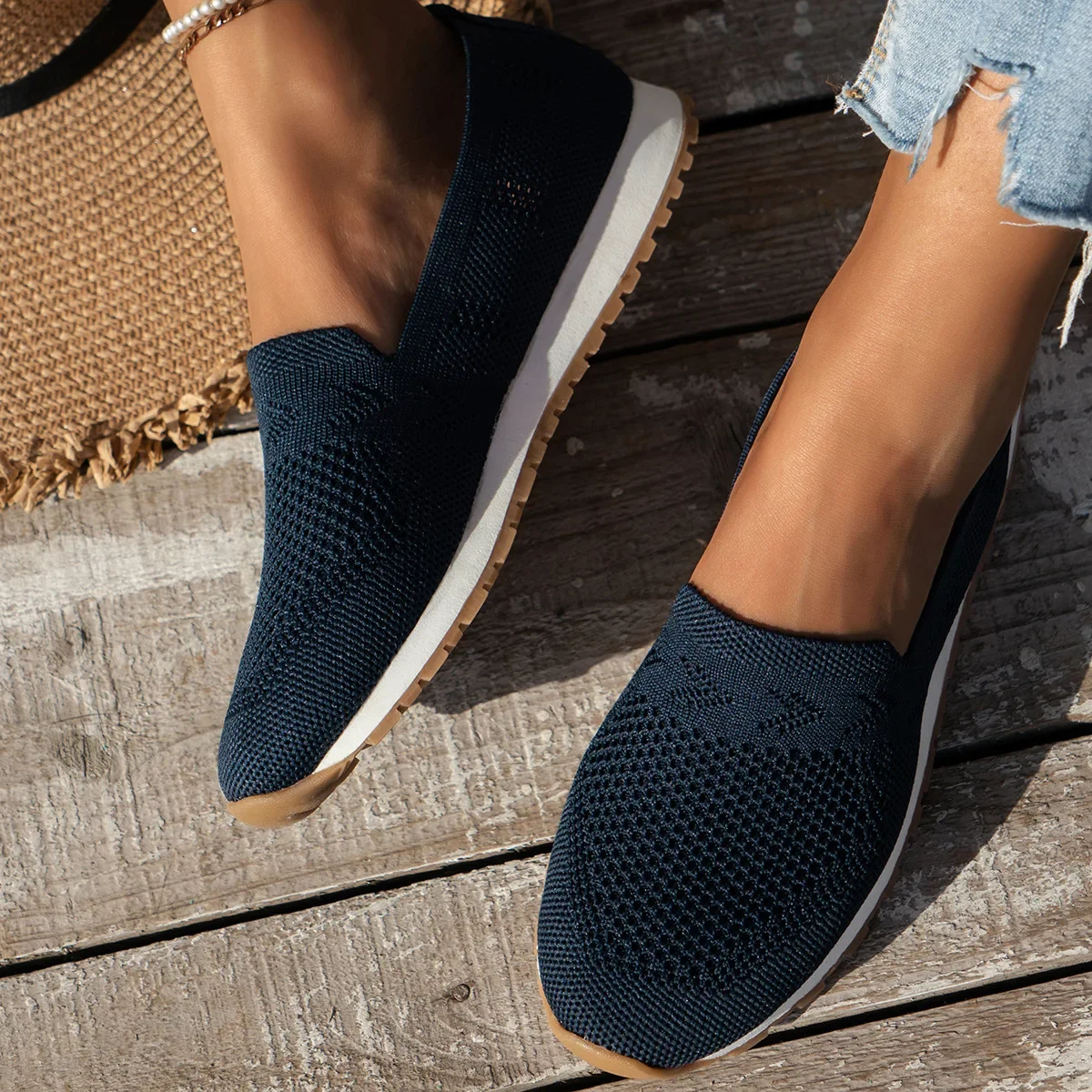 2026 large size fly-woven single shoes women's mesh breathable one-pedal women's casual knitted shoes