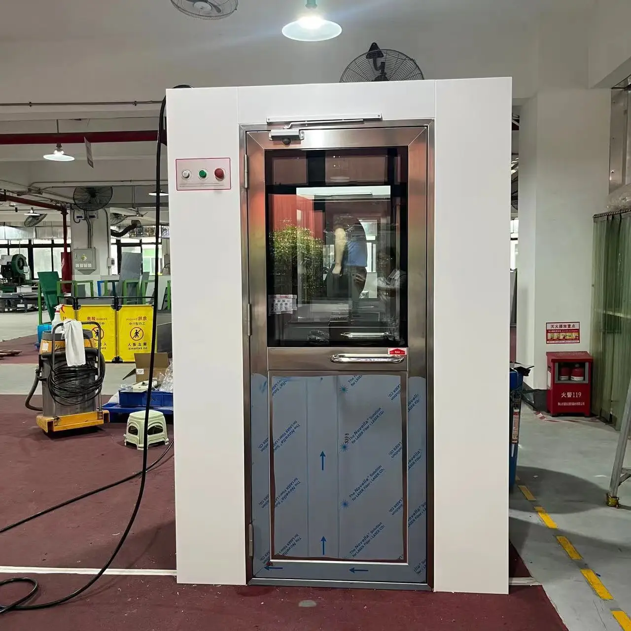 الصين تصنيع معدات المختبرات عالية الجودة المخصصة غرفة نظيفة التعشيق دش الهواء التلقائي