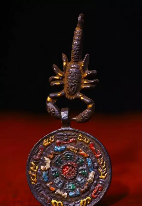 

4.6" Old Tibet Bronze Paintings Buddhism Scorpion Eight Trigrams Amulet Pendant