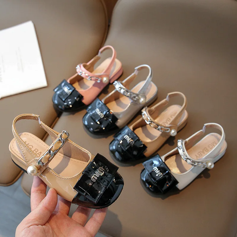 

Girls' Small Fragrant Bao Toe Sandals 2024 Autumn New Children's Princess Mary Jane Matching Color Leather Shoes