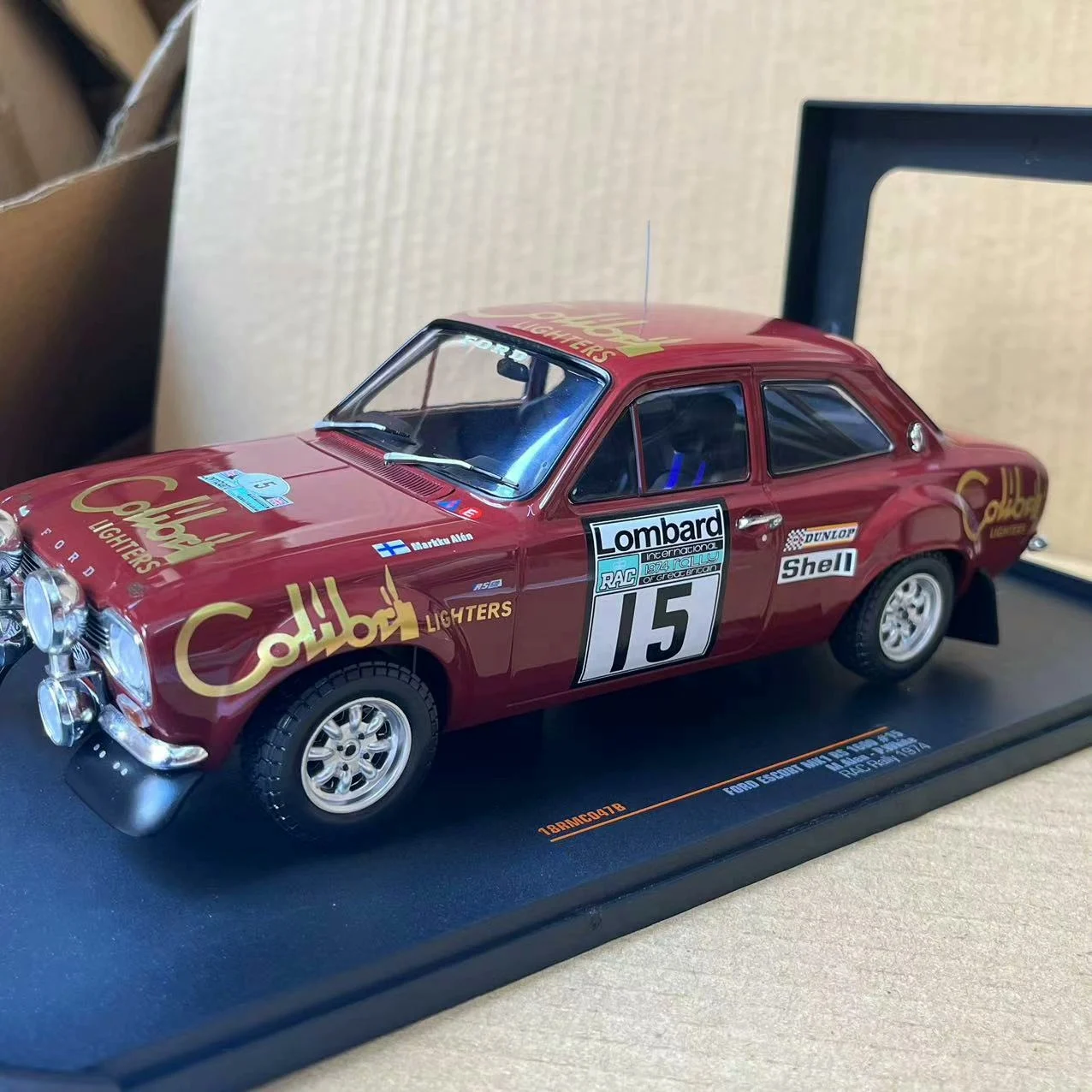 

Diecast IXO 1:18 Scale FORD ESCORT MK1 RS 1600 #15 1974 Rally Car Alloy Car Model Collectible Toy Gift Souvenir Display