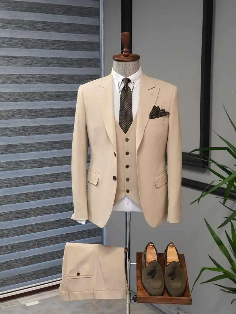 

3 Piece Khaki Men Suits Slim Fit Peak Lapel Single Breasted Suits Formal Men Wedding Prom Party Tuxedos(Blazer+Vest+Pants)