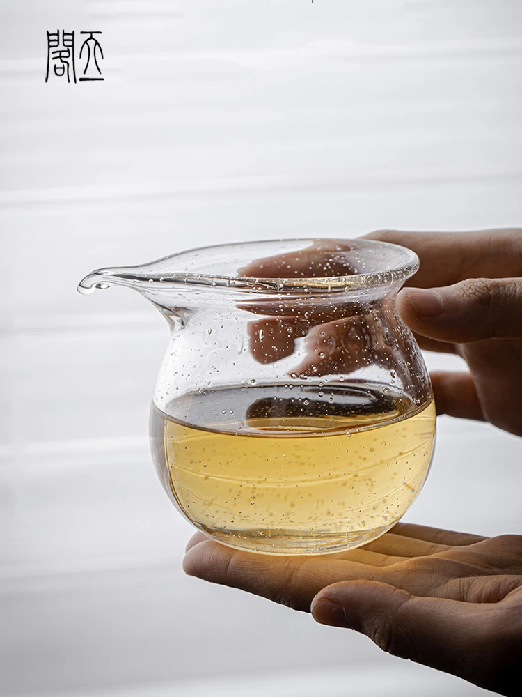 

Thick Handmade Bubble Glass Public Cup Large Capacity Tea Sea Heat Resistant Tea Dripper XiFang Brand Dehua Origin