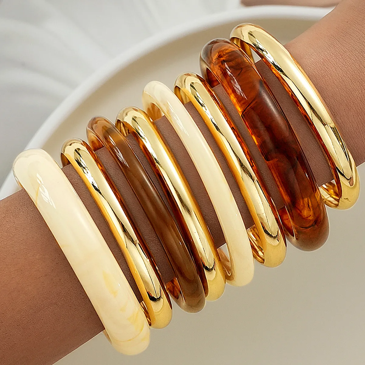 8Pcs/Set Vintage Different Thick Coffee Beige Round Resin Bracelet Set Exaggerated Boho Punk Metal Bangle Stacked Wear Jewelry ﻿