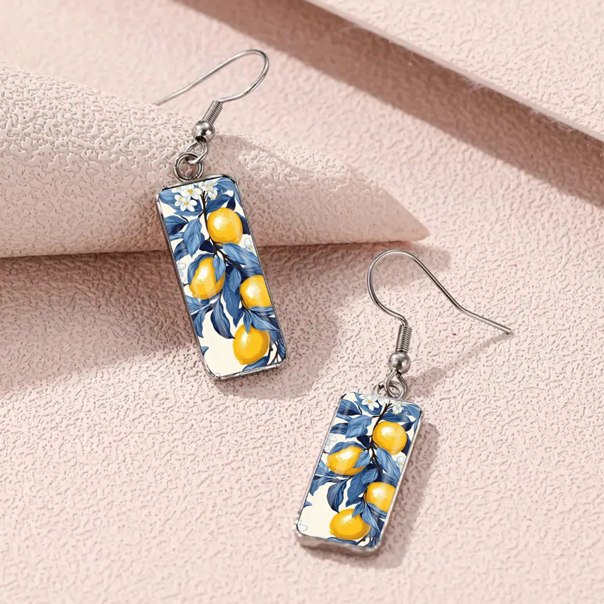 1 Pair of Lemon Fruit Pattern Earrings with Convex Glass and 316 Stainless Steel Long Hooks, Simple and Classic Style Suitable for Women to Wear in Daily Life, Vacation, or Parties