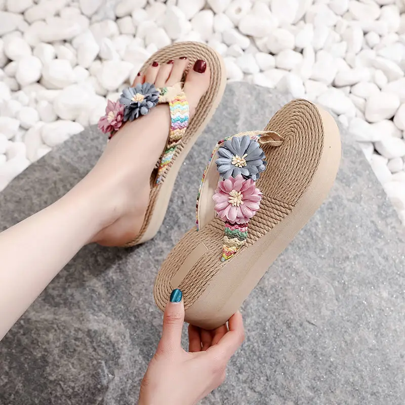 Summer New 2024 Sandals Flip Flop Beach Slipper With Stylish Fashion Comfortable Flat Cute Slippers For Women Platform Hot