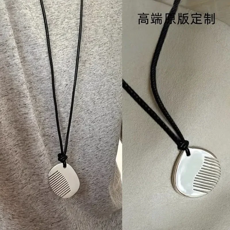 Vintage classic fashion sense rhodium-plated comb pendant necklace women's new black leather rope long sweater chain women's