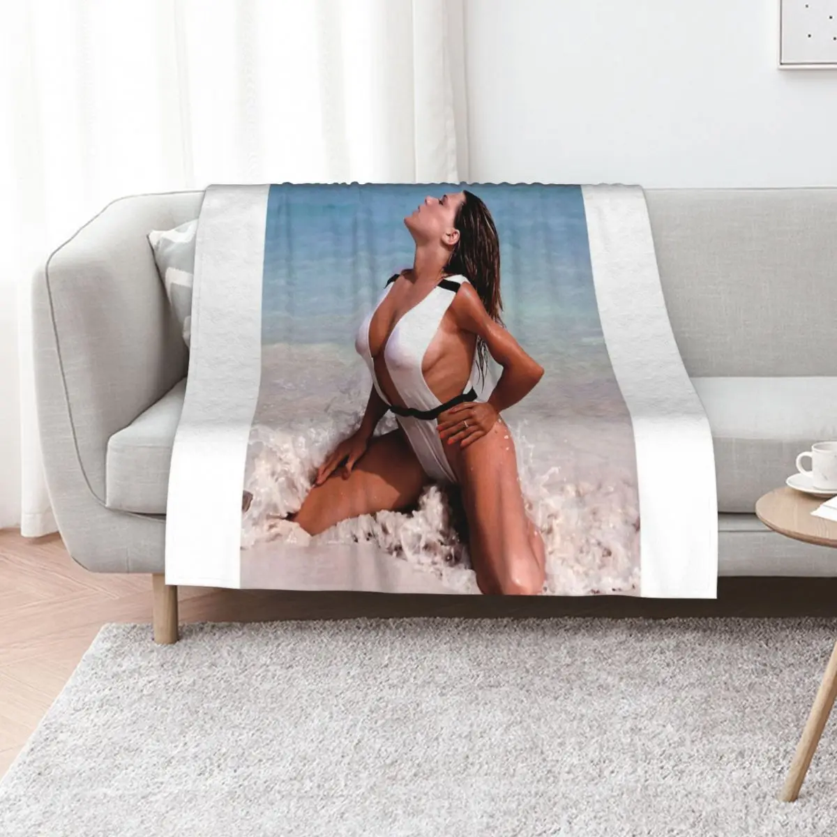 Schönes Mädchen-Foto im Strand, sexy Körper-Überwurfdecke, modische Sofas, dekorative Überwurf-Luxusmarke, weiche karierte Decken