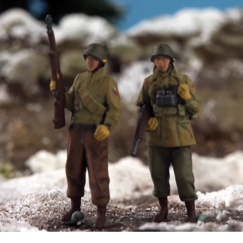 

1:72 Scale Model Resin 2 US Soldiers Winter Action Figure Toys Scene Accessory Display Doll Collection