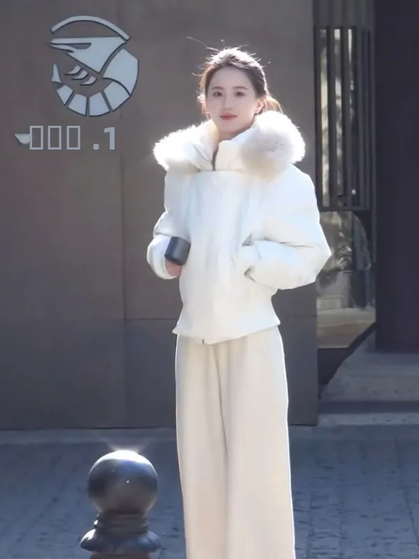 

Sli ort Cotton Jaet Women's Faionable Winter Coat Unique Design Korean Version Slim Fit with Fur Collar