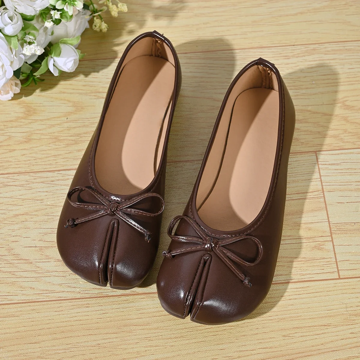 Weiche Ballerinas mit geteilter Zehenpartie für Damen, mit Schleife, aus Leder, runde Zehenpartie, Ballerinaschuhe mit niedrigem Absatz, Slip-on-Loafer, lässig, 2026 – Detail 14