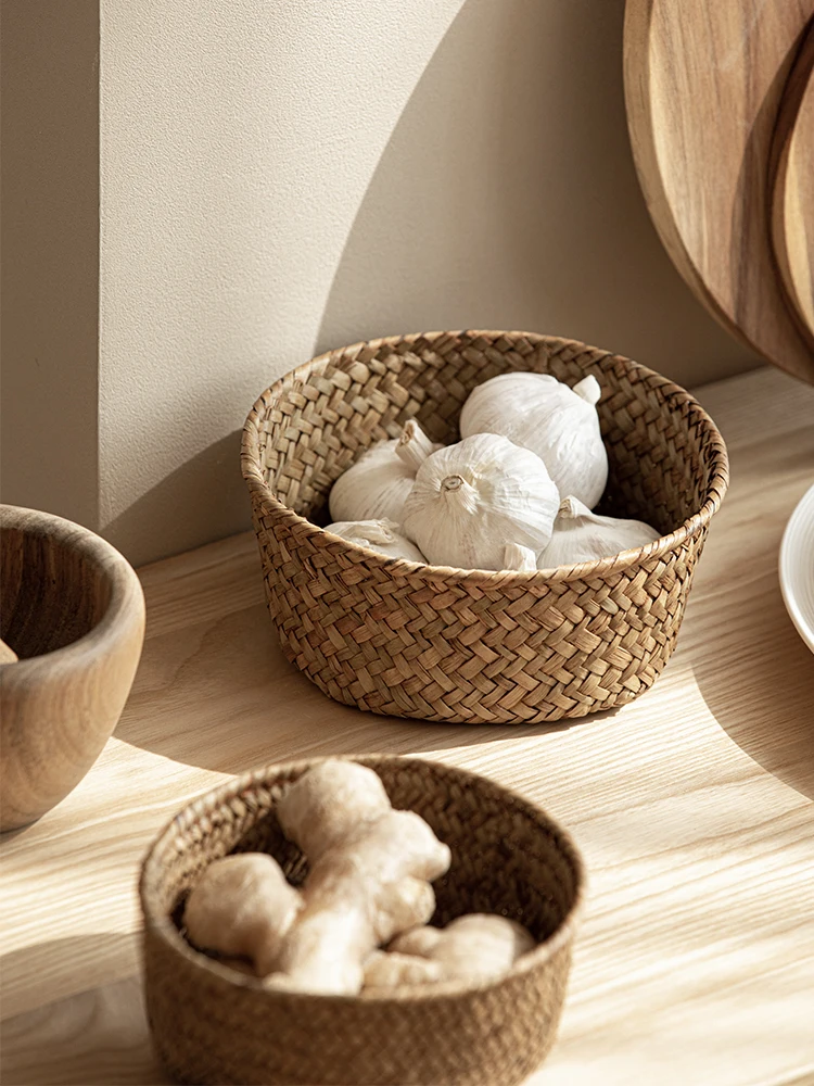 

Natural seaweed woven storage basket, kitchen sundries storage basket