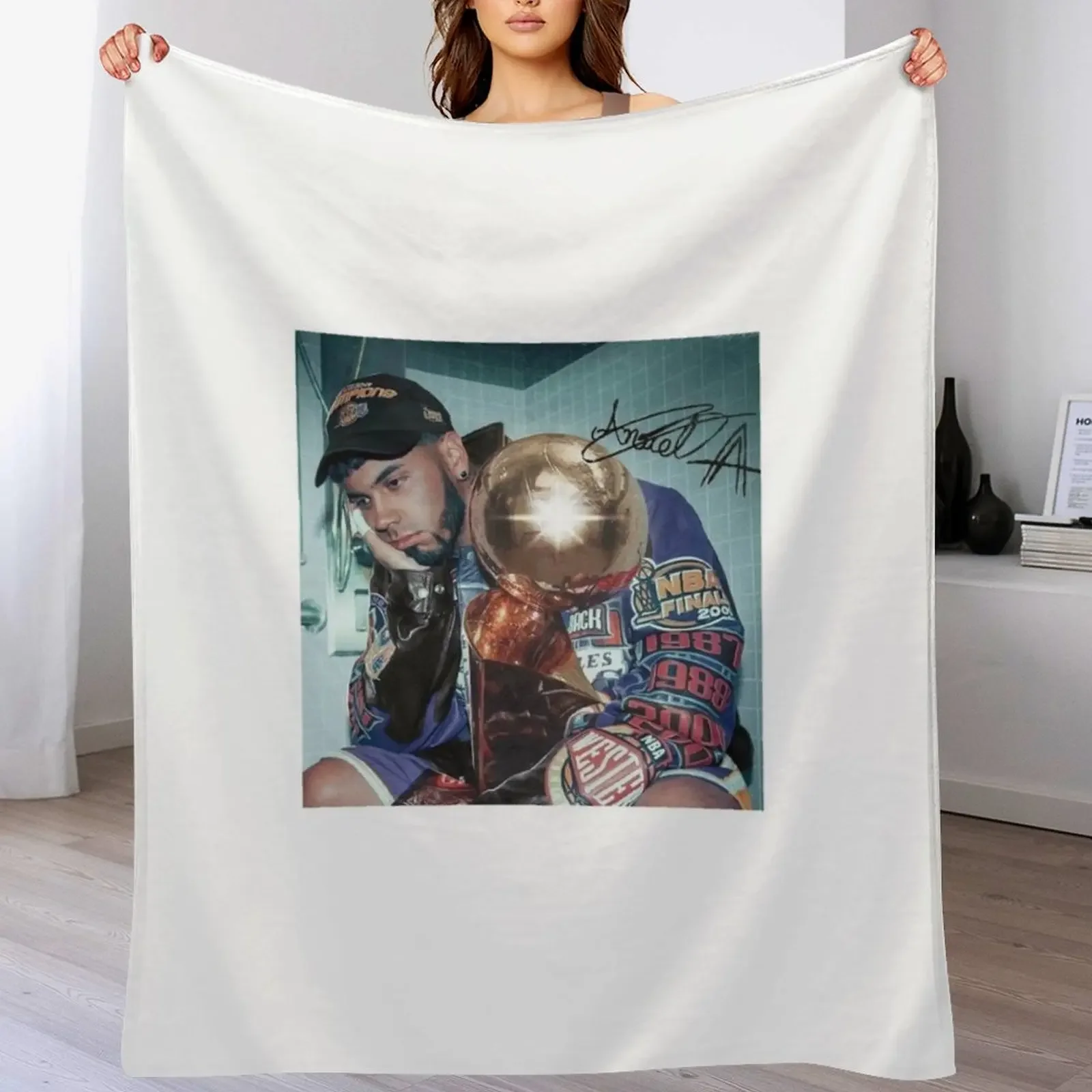 anuel aa Throw Blanket Moving Bed Luxury Blankets