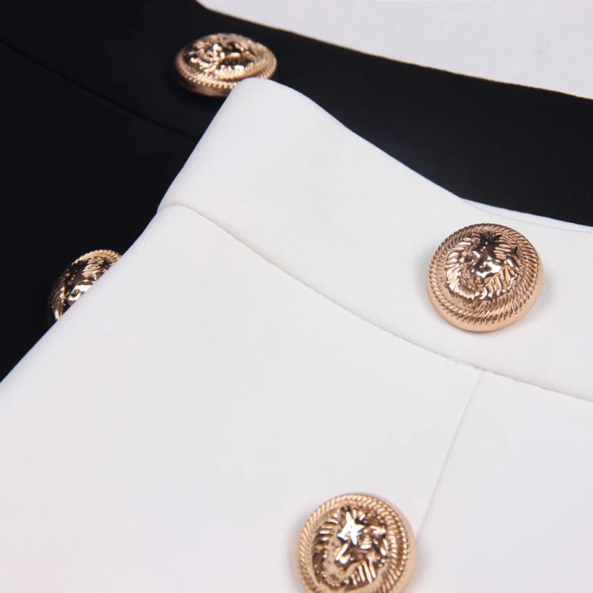 Zwart-wit gebogen slanke pasvorm korte rok met dubbele knoopsluiting aan de achterkant voor kantoorkleding