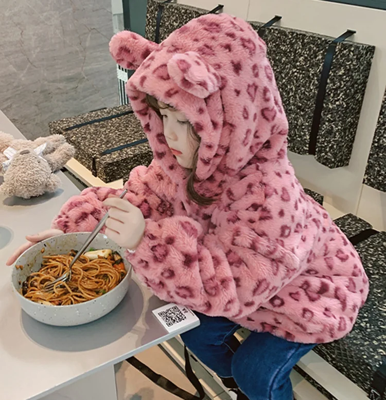 2022 Plush girls\' Pink Leopard Print Plush coat baby winter clothes children\'s Korean version western style hooded top fashion