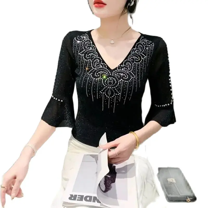 2024 Summer Dress Heavy Industry Hot Drilling T-shirt Women\'s Short Sleeve V-neck Shirt Joker Horn Sleeve Mesh Fashion T-shirt