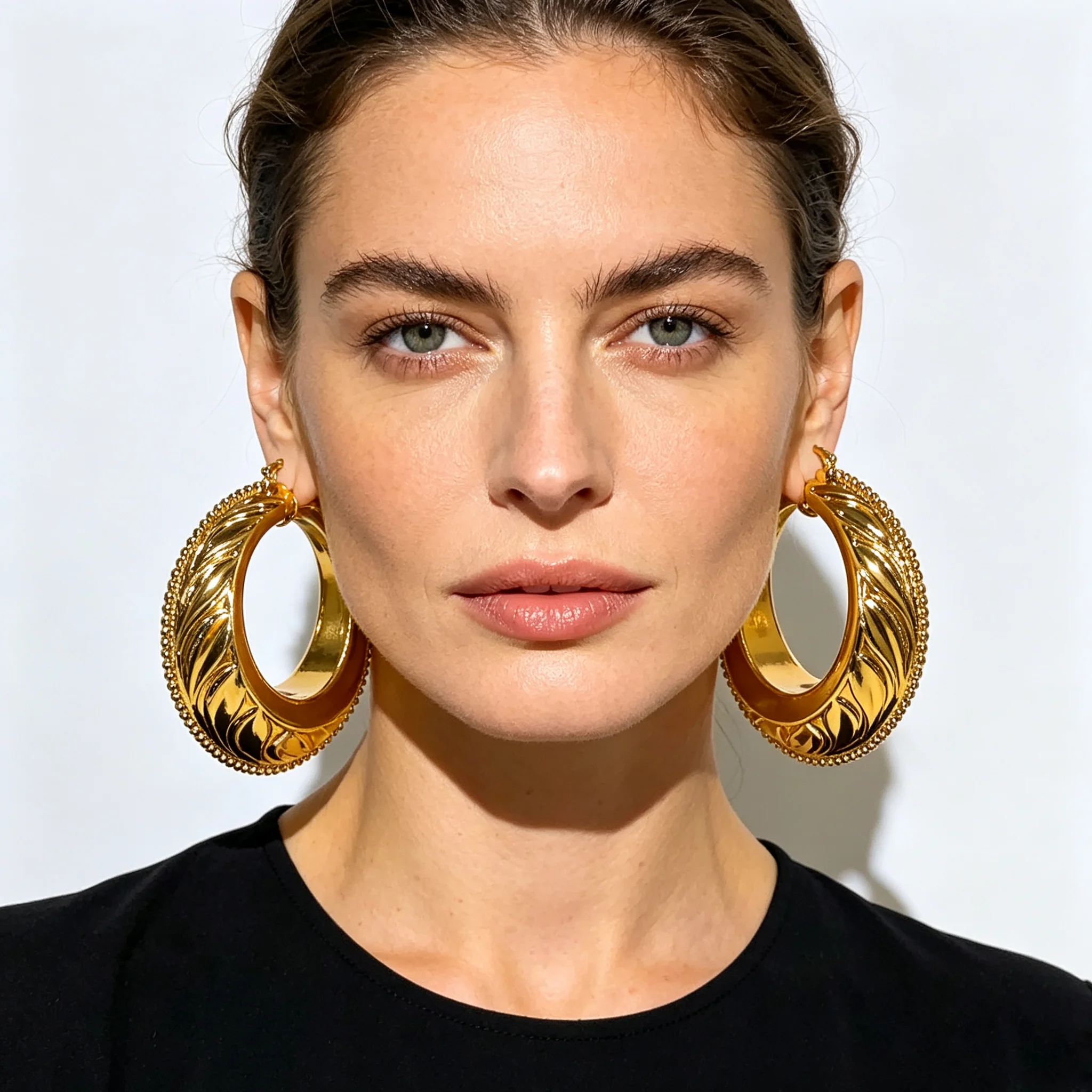 Large Bold Gold‑Tone Textured Hoop Earrings, Vintage Chunky Carved Leaf Click‑Hoop Earring for Women Party Daily Fashion Jewelry