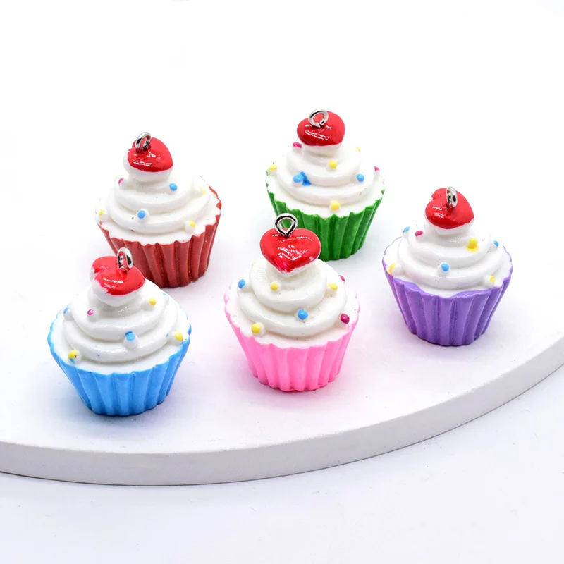 2 pezzi 3D cuore crema Cupcake resina Charms divertente torta artigianato ciondolo per portachiavi gioielli fai da te