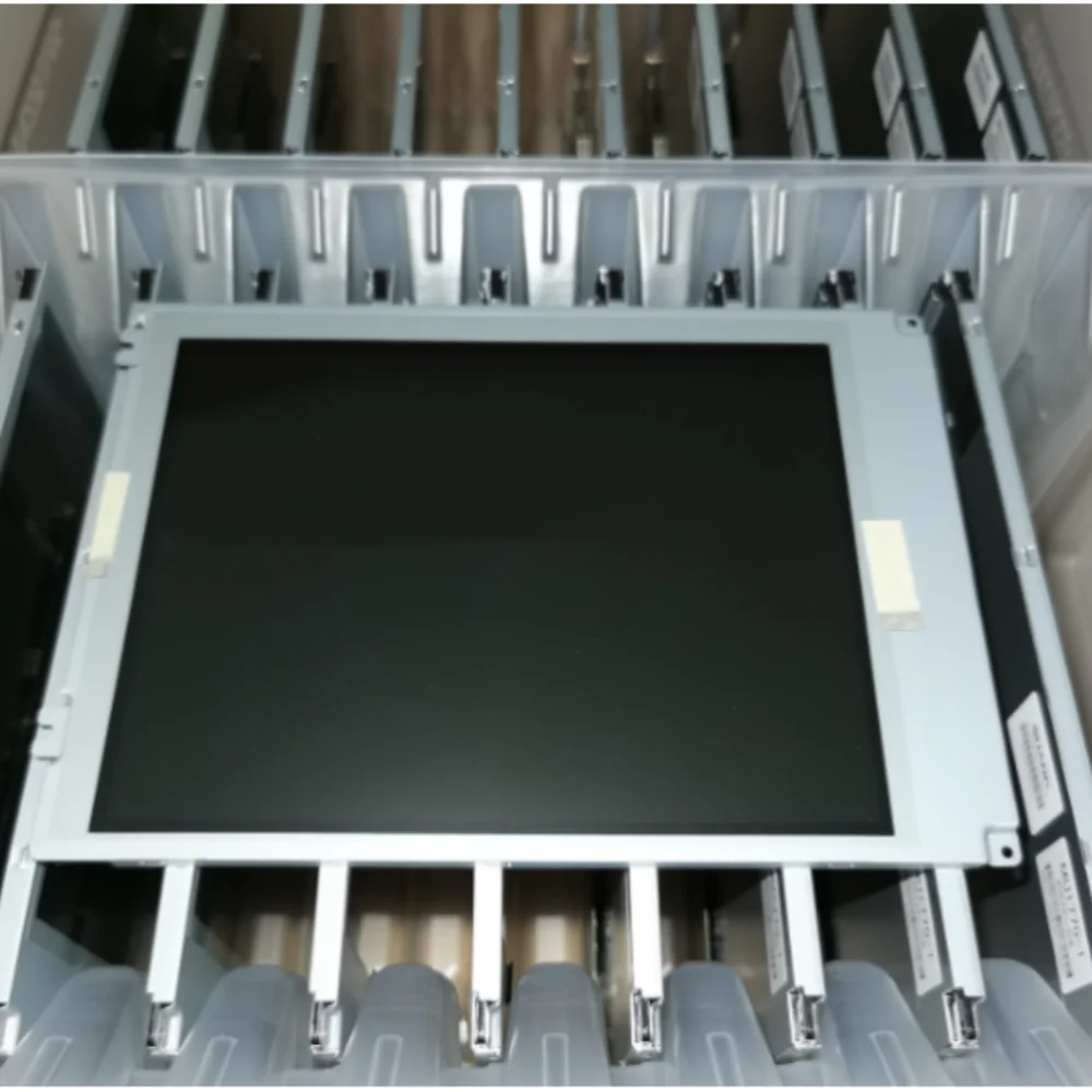 Tela LCD LQ084V1DG43