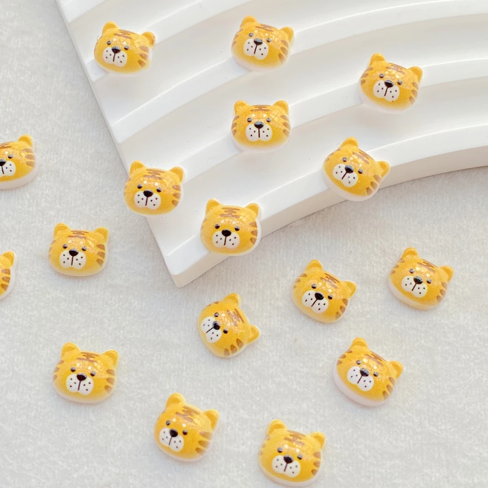 50 Uds. De mini cabeza de tigre de dibujos animados energéticos, dijes de diseñador de resina para decoración de uñas, joyería DIY 3D