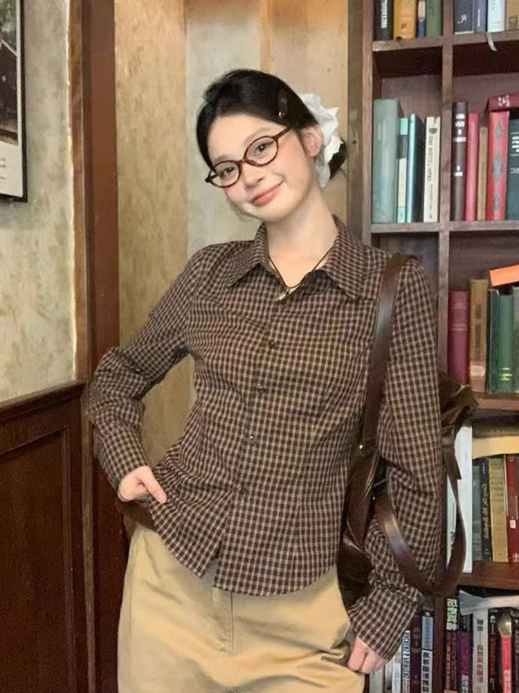 

Новая винтажная женская рубашка в клетку, весенняя, приталенная, с длинным рукавом, с отложным воротником, в корейском стиле, на одной пуговице, универсальная укороченная блузка