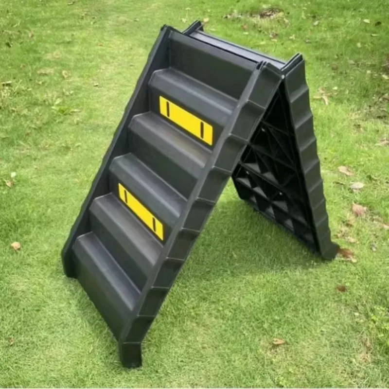 New Design Foldable Non-Slip Plastic Pet Ladder Dog Ramp Stairs with Anti-Slip Mats