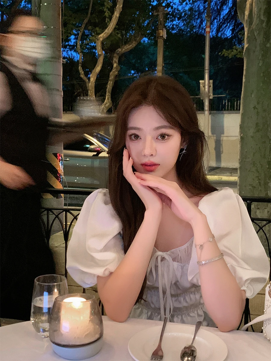 

Женская летняя атласная блузка ByYou с белым квадратным воротником, рукавами-фонариками, коротким рукавом, корейская версия, с панелями и утяжкой на талии