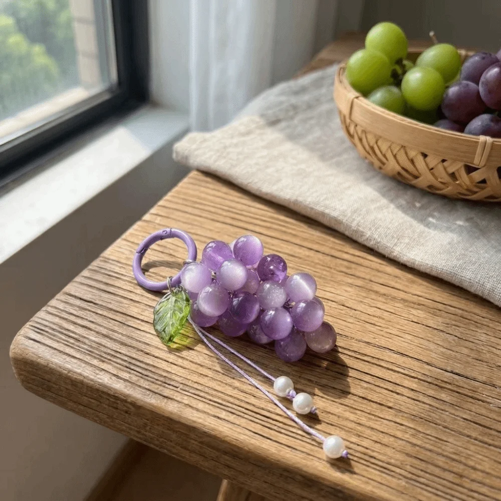 Niedlicher Schlüsselanhänger aus Legierung in Traubenform, glasierter Mini-Frucht-Schlüsselring, leichter Perlen-Taschenanhänger für Damen – Detail 8