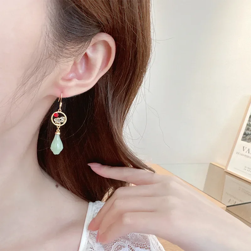 

2025 New-style Hanfu court earrings, retro-style imitation Hetian jade earrings, women's earrings