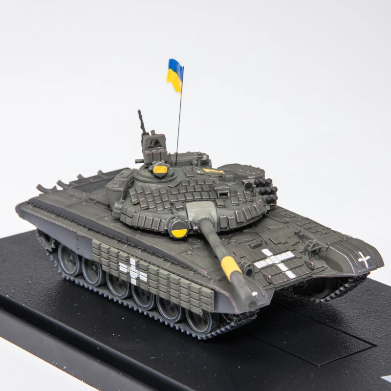 ARTISAN 1:72 Scale Plastic Ukrainian T-72 Main Battle Tank Model Militarized Combat Track Type Classics Adult Gifts Toys