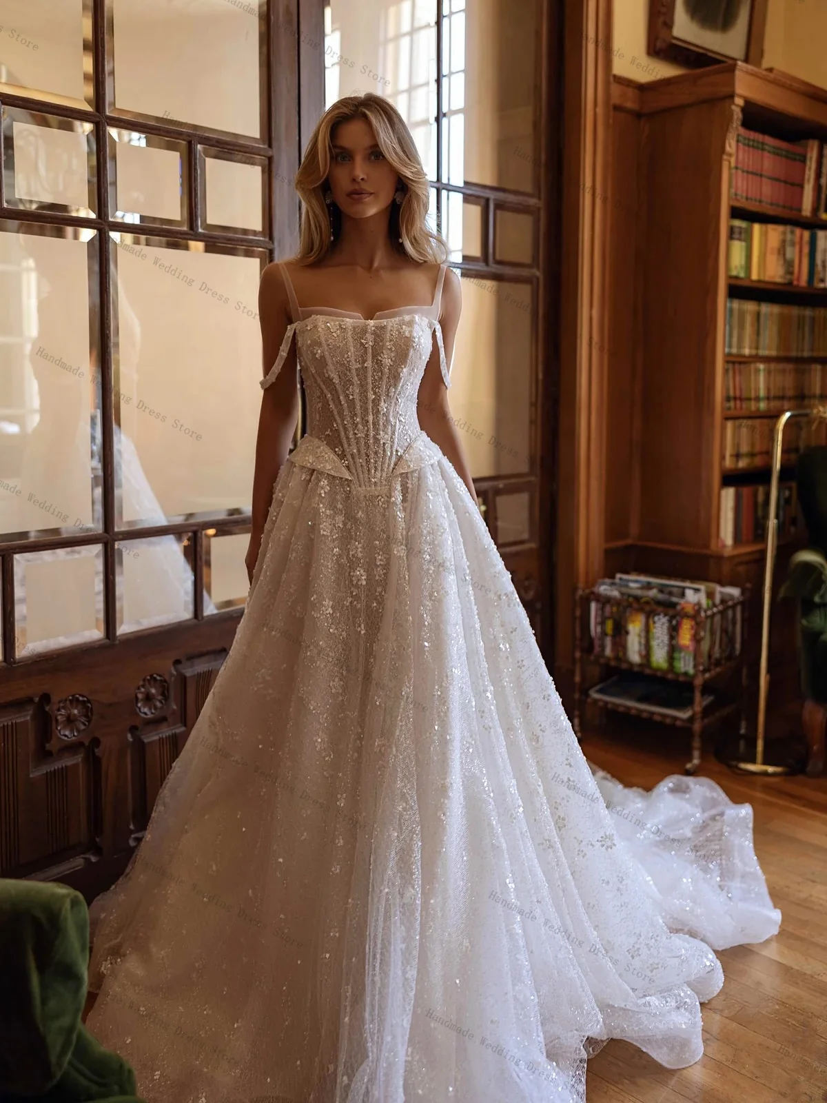 

White White Sequins A Line Women Wedding Dress Sexy Sleeveless Stripe Shiny Luxury Bridal Evening Gown Garden Customized Robe