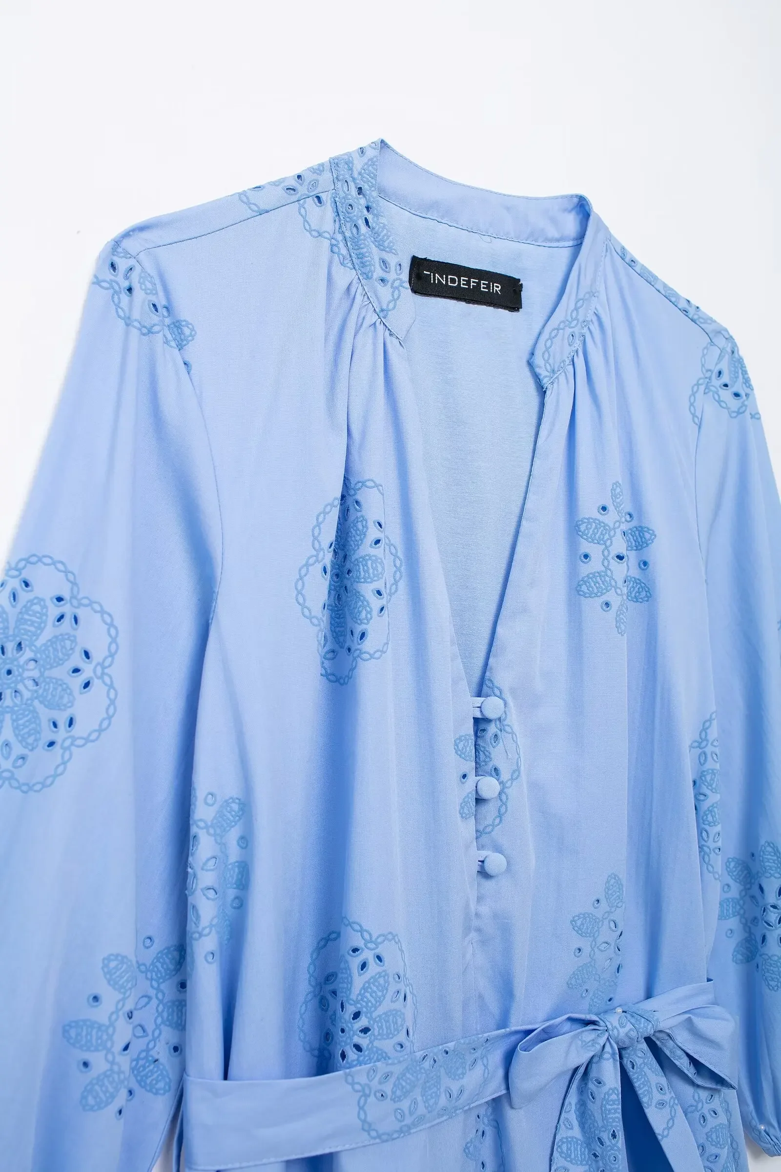 فستان نسائي طويل الأكمام على طراز الشاطئ لعام 2024 فستان نسائي سادة أزرق على شكل حرف v مطرز بحزام برباط مفرغ فستان قصير للعطلات #5