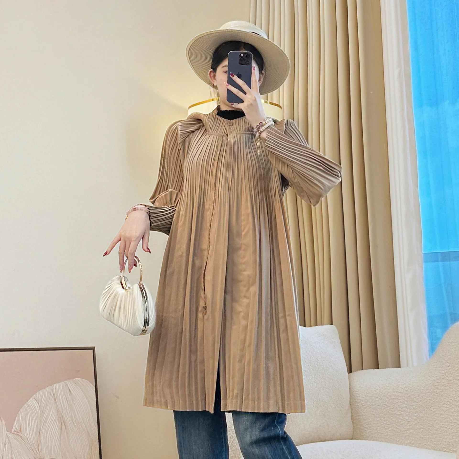 Miyake Herbst Winter Plissee Kleidung High-End Lose frauen Leichte Trenchcoat Neue Mit Kapuze Zipper Mid-Länge windjacke