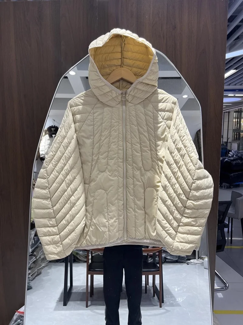 2025 秋冬新作特大ゆったり軽量ダウンジャケット女性のファッションフード付きホワイトダックダウンコート w1095