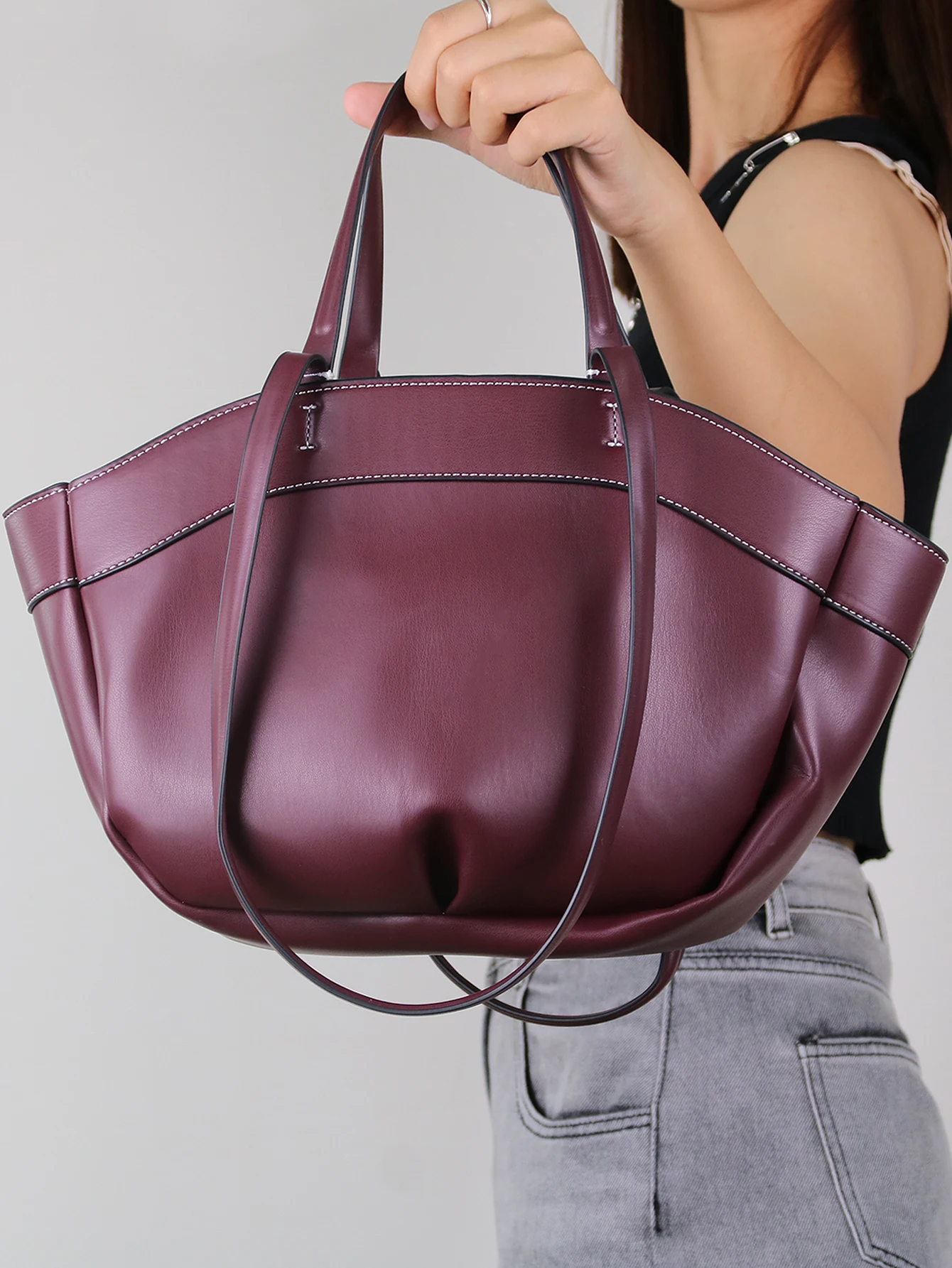 2024 Autumn and Winter New Women's Bags Brown Large Capacity Portable Shoulder Bag Burgundy Commuting Shopping Bag Versatile Cas