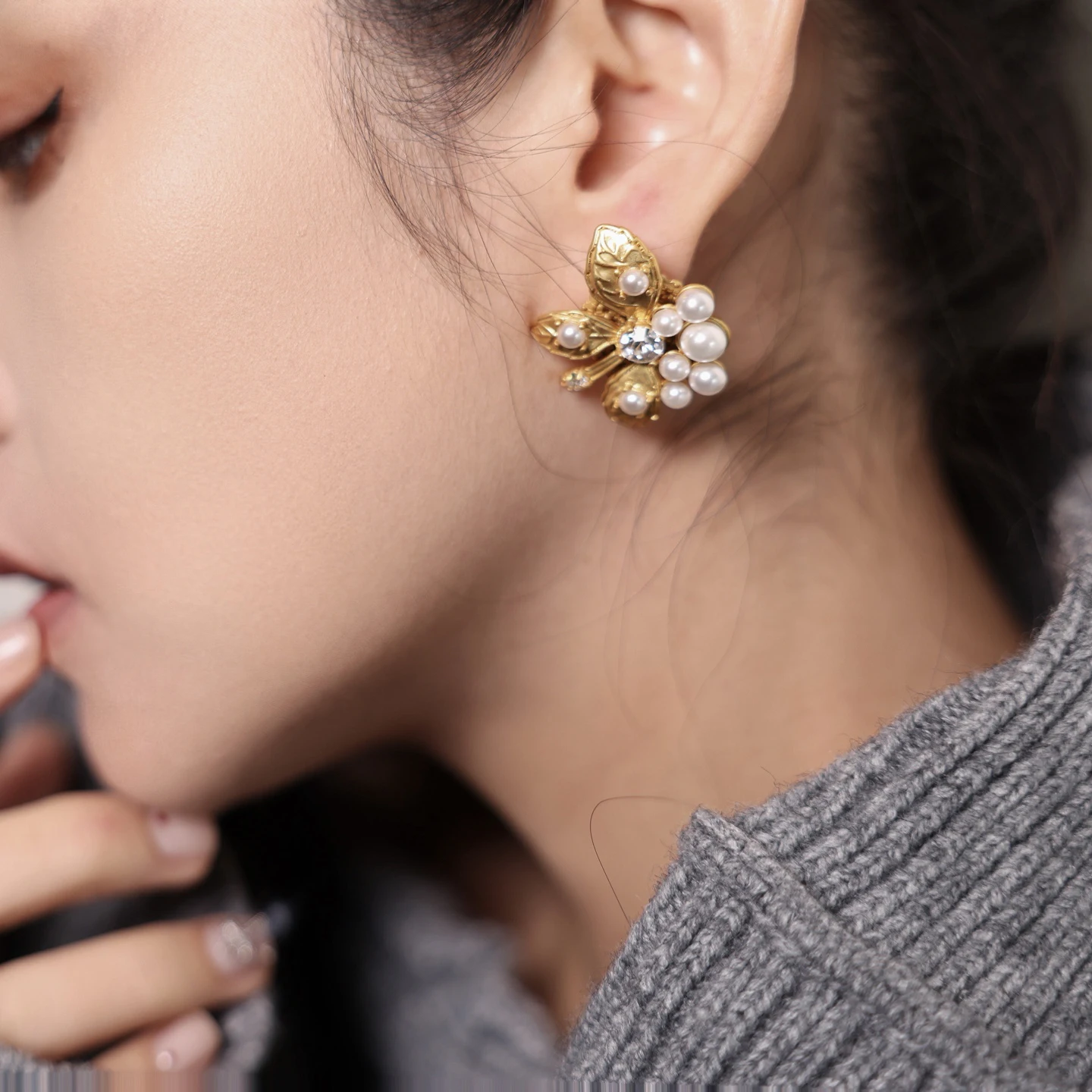 Vintage Brass Plated Gold Pearl Flower Earrings Women Retro Design Elegant Jewelry