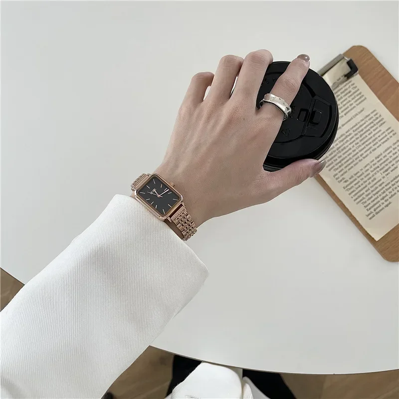 Reloj cuadrado de lujo para mujer, pulsera de cuarzo de acero inoxidable, resistente al agua, con esfera Simple, color dorado y plateado