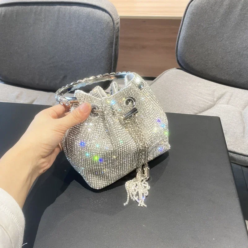 Bolsos de mano a la moda para mujer, cartera de mano tipo cubo de diseñador de lujo, bolso para banquete de noche, bolso de hombro con diamantes de imitación de cristal 2023