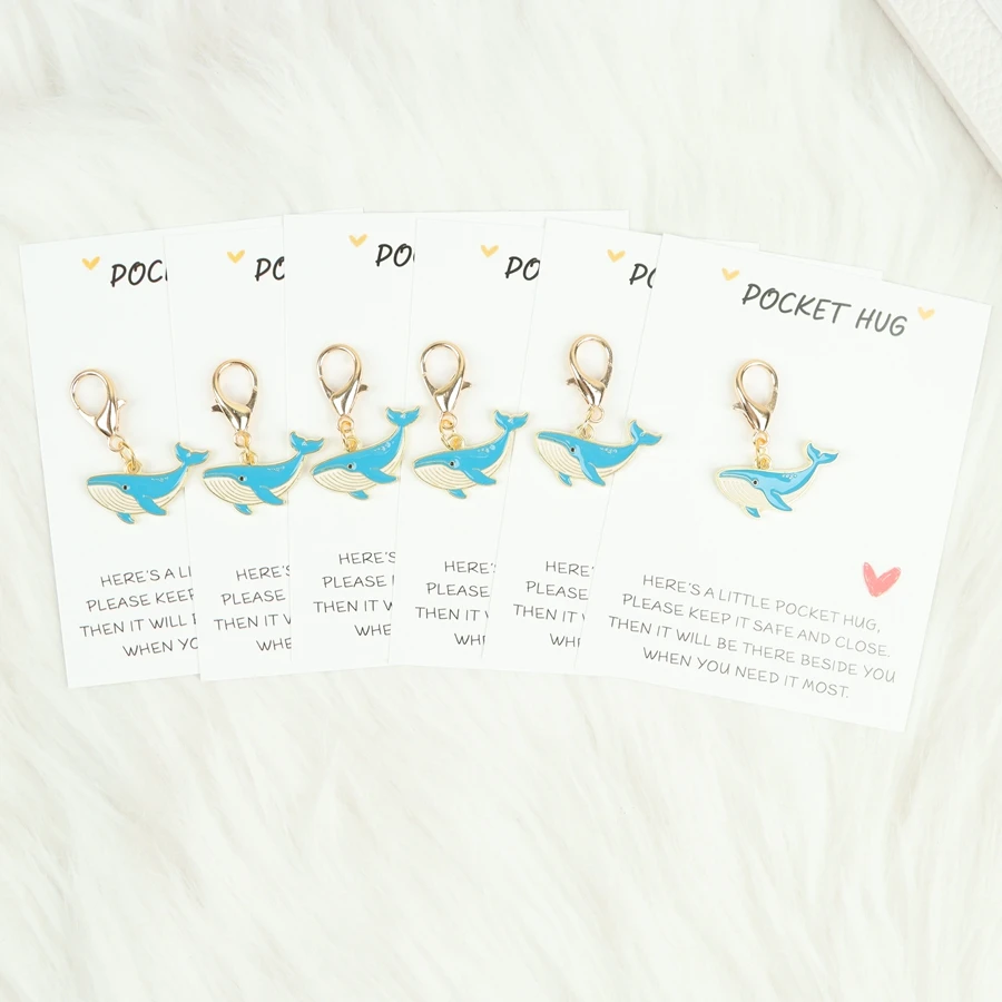 4 Pieces/6 Pieces of Cute Little Whale Keychains, with a Pocket-Sized Greeting Card Included, Suitable as a Gift for Friends, Family, Ocean-Themed Small Pendants, Decorative Gifts, Suitable for Both Men and Women.