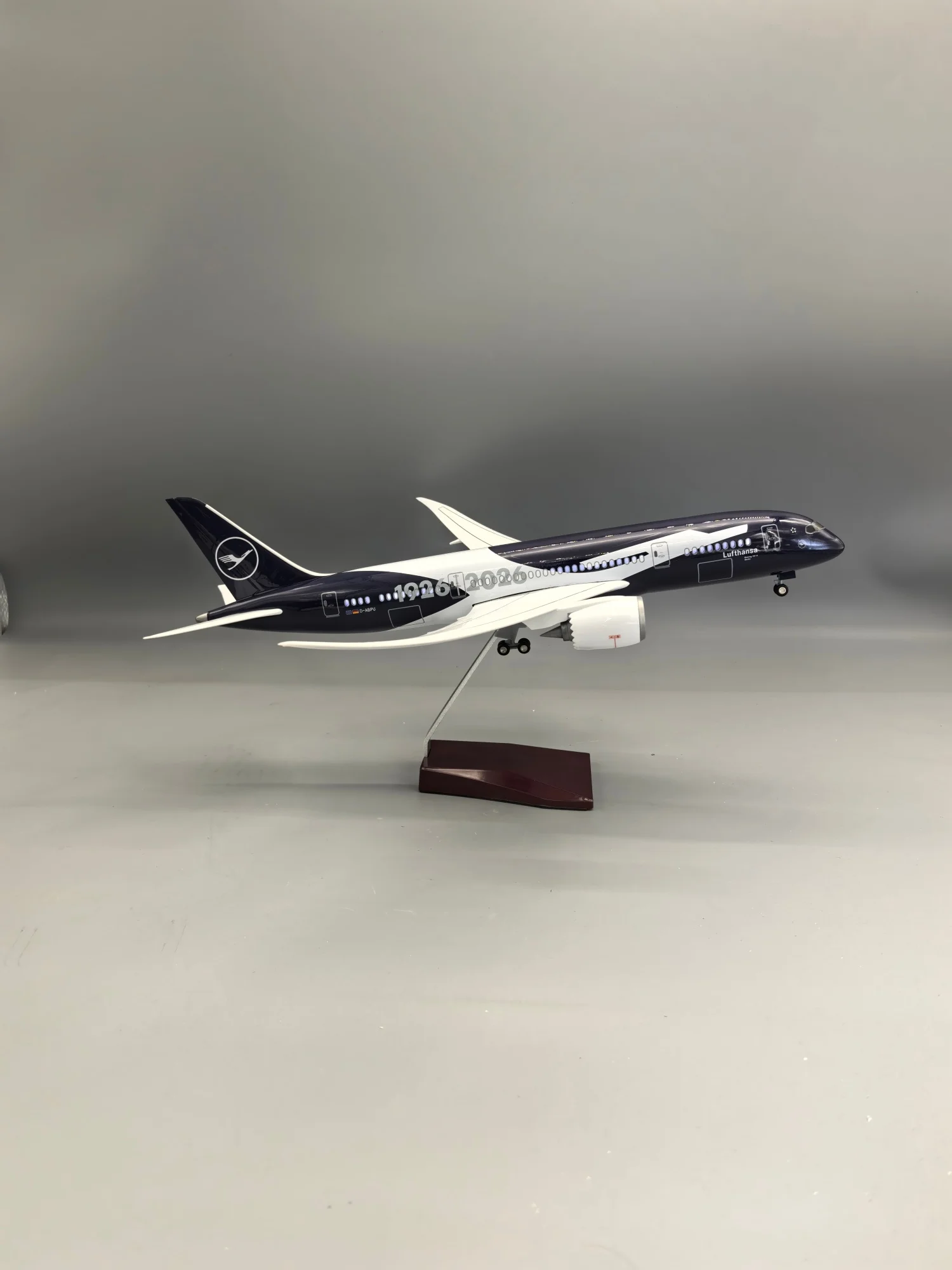 

1:130 Scale Lufthansa B787 Airways 100th Anniversary Commemoration Airplane 43cm Plane Model Kids Toys Collection Gift With Lamp
